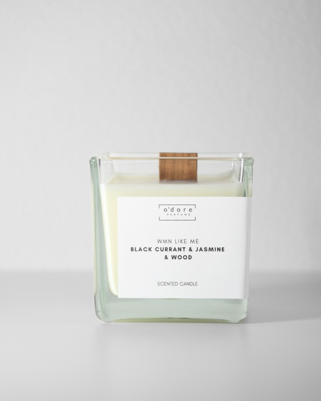 o'dore sójová svíčka WMN LIKE ME Black Currant & Jasmine & Wood