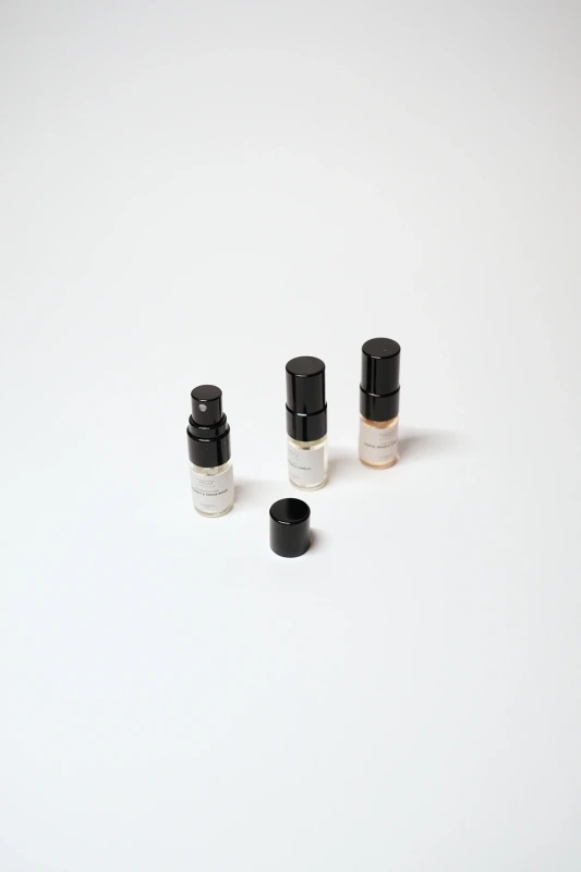 Vzorek Eau de Parfum 2 ml WMN LIKE ME Black currant & Jasmine & Wood